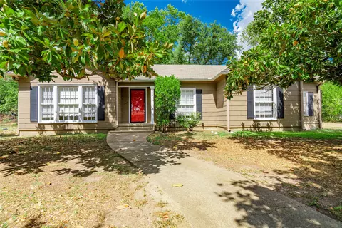 233 E James St, Wills Point, TX 75169