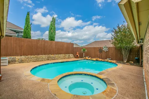 1925 Glenbrook Ct, Bedford, TX 76021