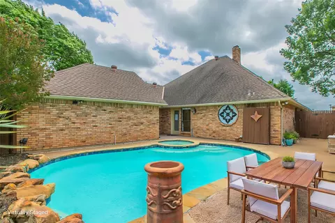 1925 Glenbrook Ct, Bedford, TX 76021