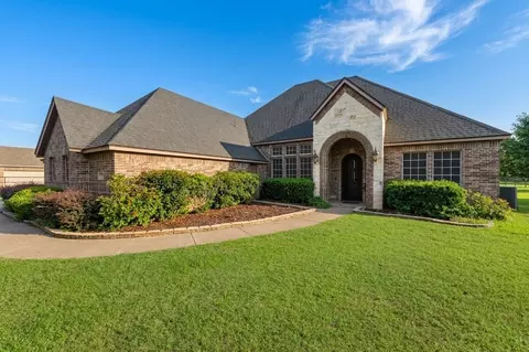 1916 Buckskin Rd, Crowley, TX 76036