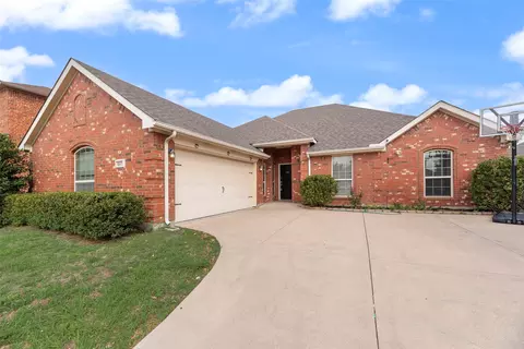 1517 White Willow Ln, Arlington, TX 76002