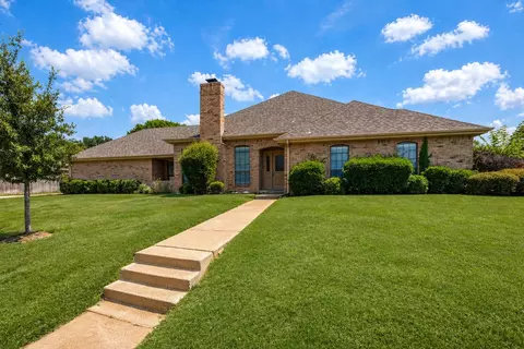 5401 Ledgestone Dr, Fort Worth, TX 76132