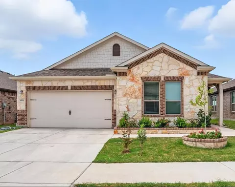 604 Bronze Forest Dr, Fort Worth, TX 76131