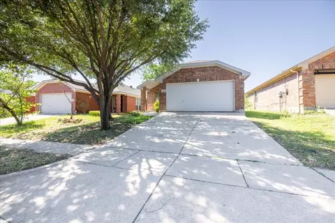 1014 Savage Dr, Denton, TX 76207