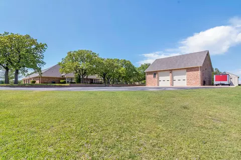 327 Saddle Club Rd, Weatherford, TX 76088