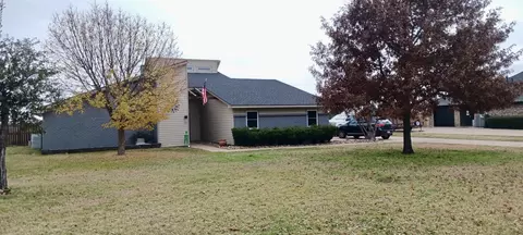 12 Cliff Dr, Mineral Wells, TX 76067