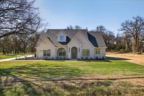 1004 Arbor Vis, Azle, TX 76020