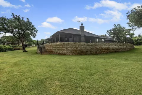 2100 Gene Ct, Granbury, TX 76048