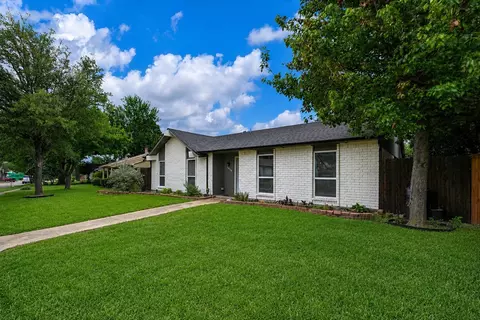 7318 Emory Oak Ln, Dallas, TX 75249
