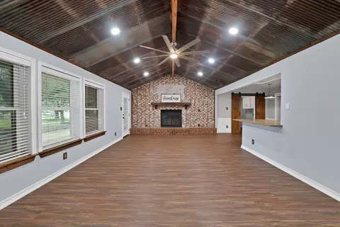4270 Sir Lancelot Cir, Midlothian, TX 76065