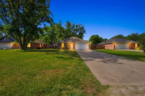 402 Robertson St, Collinsville, TX 76233