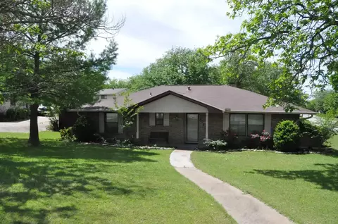 304 Bennett Cir, Desoto, TX 75115