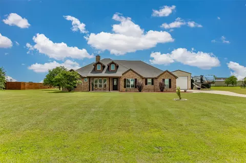 11210 Lakecrest Dr, Sanger, TX 76266