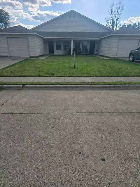 105 Garfield St, Garland, TX 75042