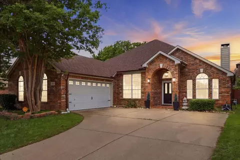 520 E Sandra Ln, Grand Prairie, TX 75052