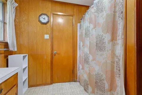Bath - 2416 Gary Ln, Waco, TX 76708 photo 2 of 4