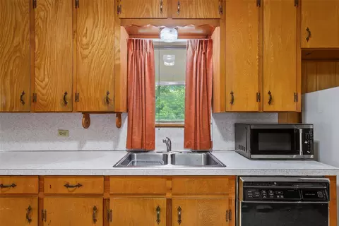 Kitchen - 2416 Gary Ln, Waco, TX 76708 photo 2 of 4