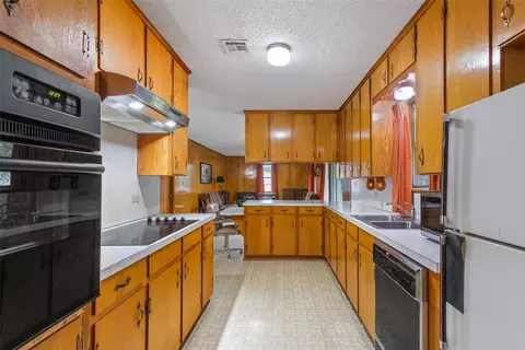 Kitchen - 2416 Gary Ln, Waco, TX 76708 photo 4 of 4