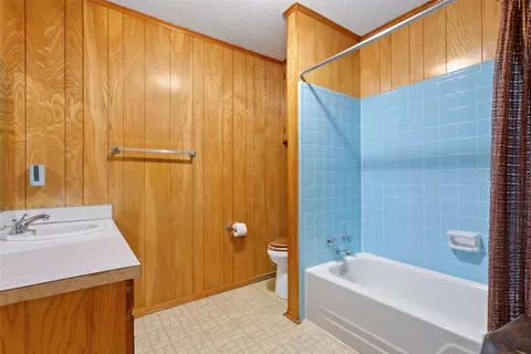 Bath - 2416 Gary Ln, Waco, TX 76708 photo 4 of 4