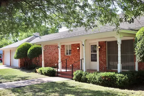 211 Spill St, Winters, TX 79567