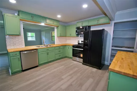 Kitchen - 104 Orr St, Sarepta, LA 71071 photo 2 of 3