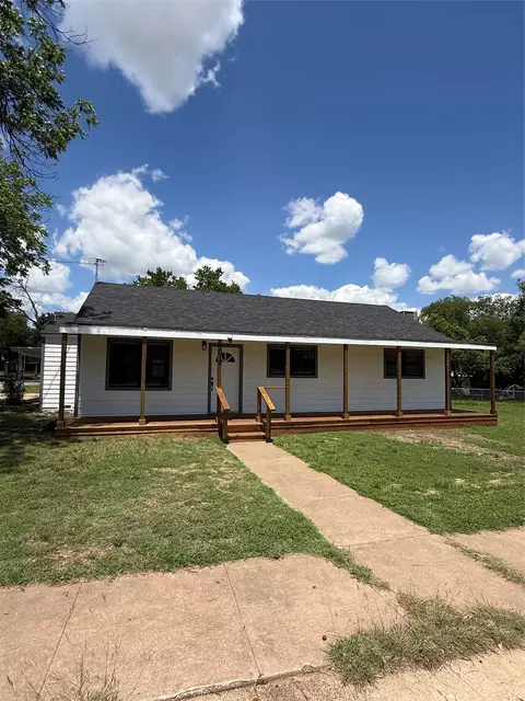 1016 W Cedar St, Coleman, TX 76834