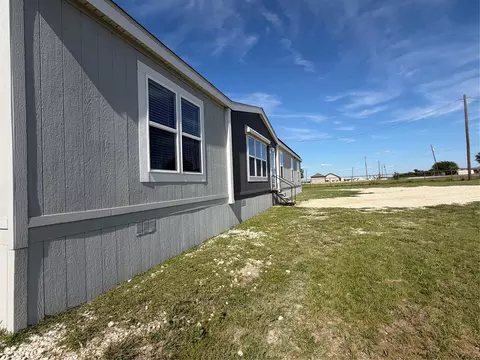 516 Glendale Dr, Godley, TX 76044