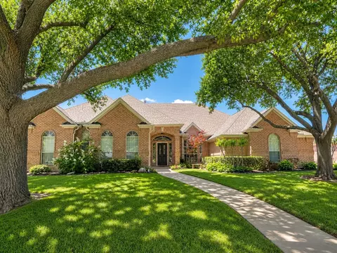 901 Glen Abbey Dr, Mansfield, TX 76063