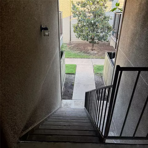 10650 Steppington Dr #219, Dallas, TX 75230