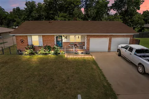 107 Woodard Ave, Cleburne, TX 76033