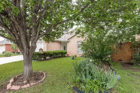 7429 Creekfall Dr, Fort Worth, TX 76137