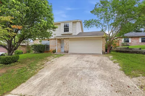 809 Panay Way Dr, Fort Worth, TX 76108