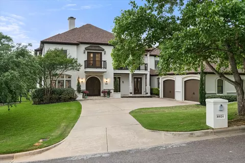 8924 Waterchase Cir, Fort Worth, TX 76120