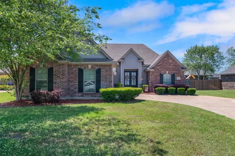 496 Brompton Ln, Bossier City, LA 71111