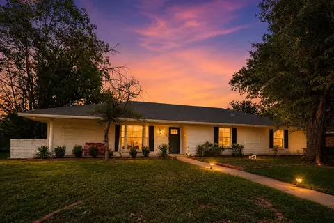 1906 Surrey Cir, Grand Prairie, TX 75050
