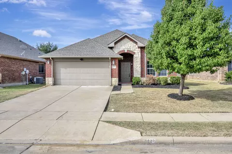 2428 Loreto Dr, Fort Worth, TX 76177