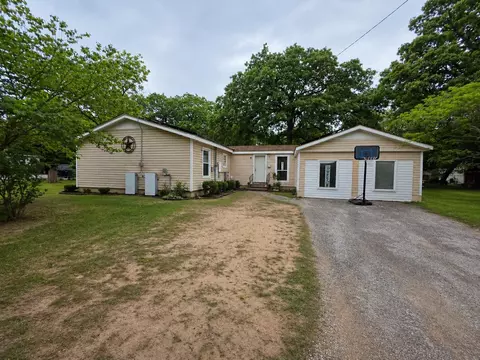500 Pine Oak Dr, Athens, TX 75751