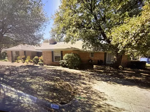 3100 Overton Park Dr W, Fort Worth, TX 76109