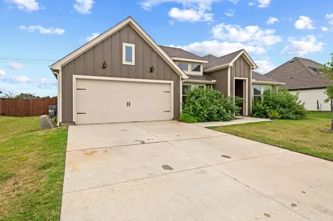 943 Buttercup Dr, Pilot Point, TX 76258
