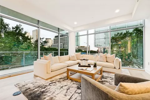 2025 Woodall Rodgers Fwy #23, Dallas, TX 75201