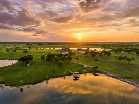 501 Alsdorf Rd, Ennis, TX 75119