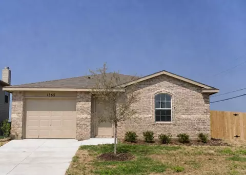 1365 Falcon Dr, Grand Prairie, TX 75051