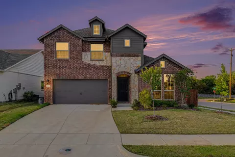2400 Skara Brae Dr, Denton, TX 76207