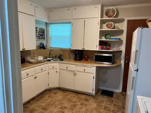 Kitchen - 2220 E Jackson St, Paris, TX 75460 photo 2 of 2