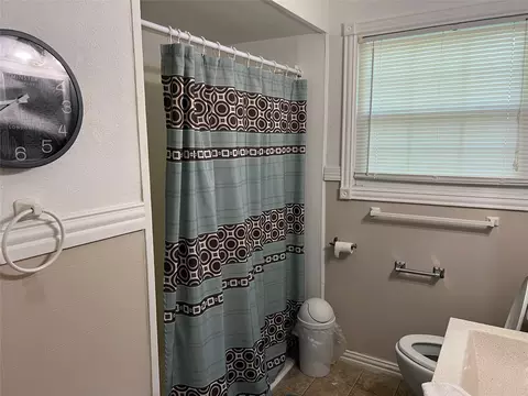 Bath - 2220 E Jackson St, Paris, TX 75460 photo 1 of 2