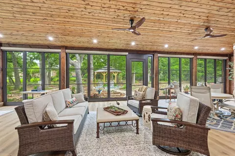 101 W Oak Shores Dr, Cross Roads, TX 76227