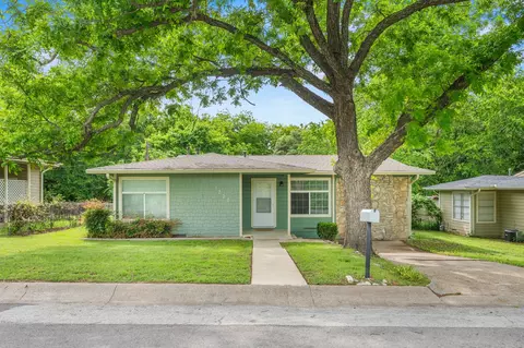 1236 S Brazos St, Weatherford, TX 76086