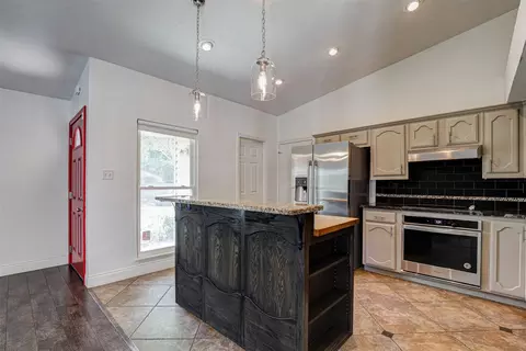 Kitchen - 500 Moss Hill Ln, Euless, TX 76039 photo 1 of 3