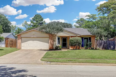 500 Moss Hill Ln, Euless, TX 76039