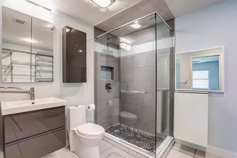Bath - 500 Moss Hill Ln, Euless, TX 76039 photo 1 of 2